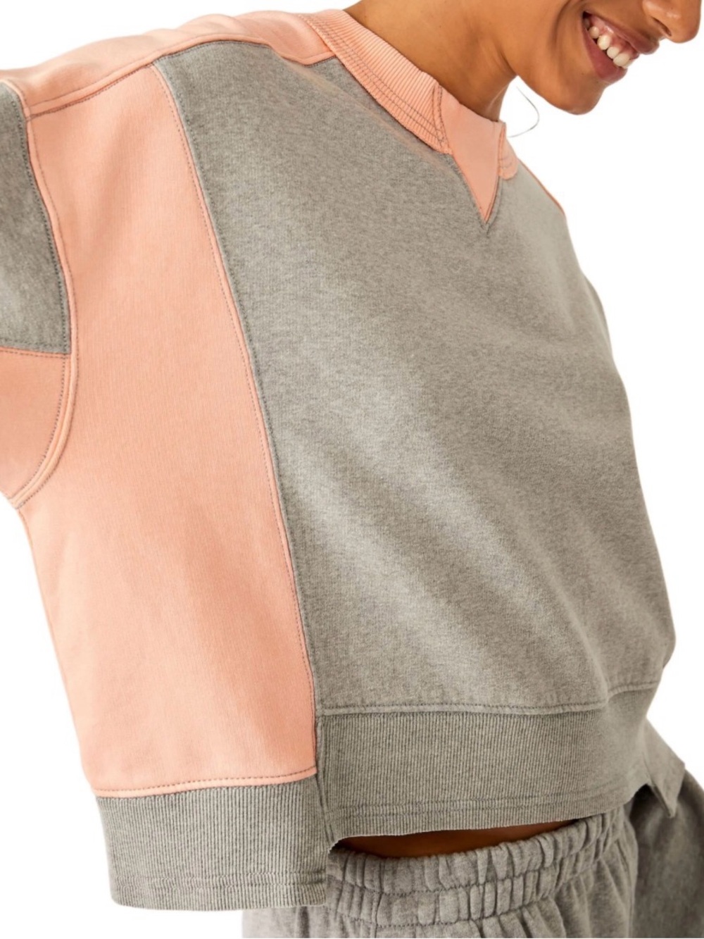 ✨ FREE PEOPLE FP Movement Intercept Pullover ✨
Heather Grey + Melon 🩶 Size S